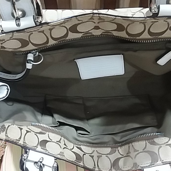 🔥DEAL🔥 Statement Coach Satchel - Picture 10 of 12